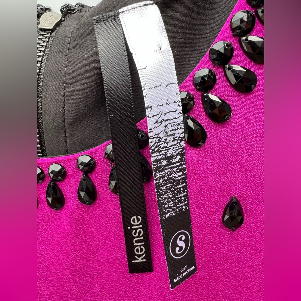 KENSIE Elegant Fuchsia Beaded Shift Sleeveless Embellished Cocktail Party Dress - Picture 7 of 16